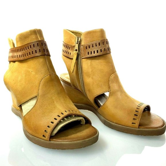 MIZ MOOZ Brianne 9 / 39 Wedge Peep Toe Zip Sandals - Picture 5 of 9